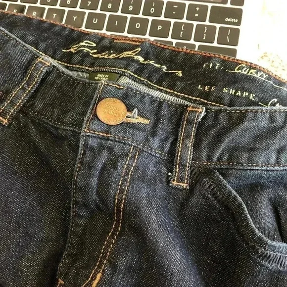 Eddie Bauer Curvy Capri Specially Dyed Dark Wash - Picture 3 of 4